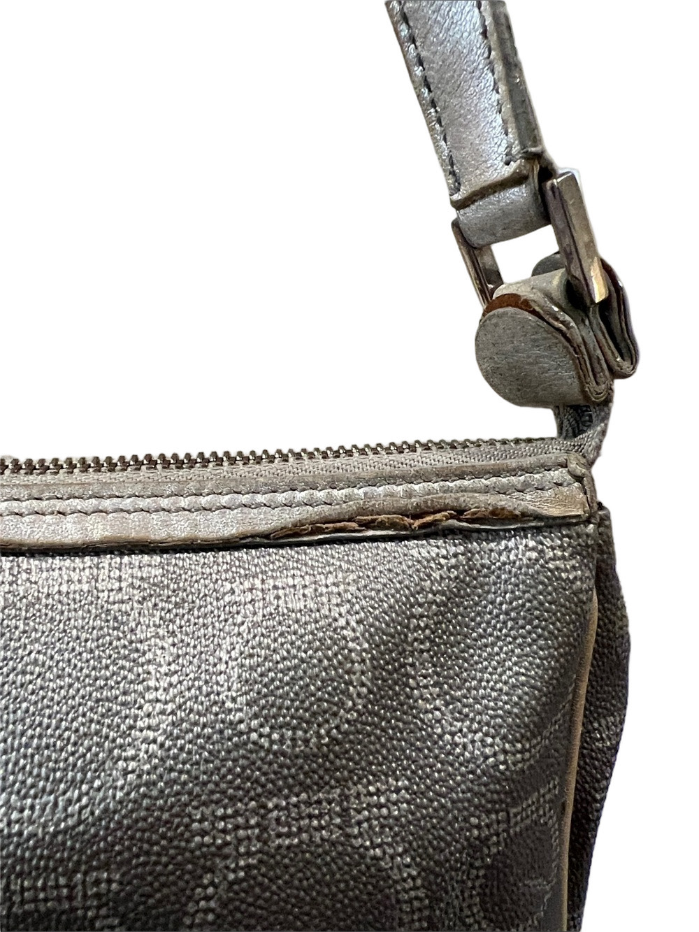 Salvatore Ferragamo Metallic Silver Gancini Shoulder Bag - Picture 3 of 16